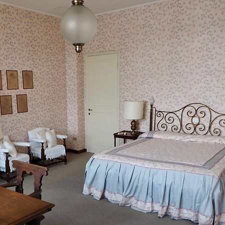 Casa Mondadori Bed and Breakfast Meina Zewnętrze zdjęcie